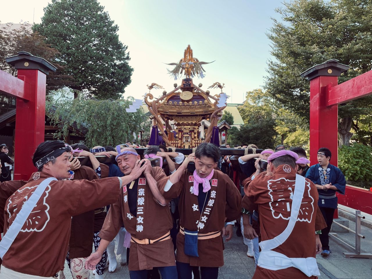 善知鳥神社例大祭神輿渡御の様子1
